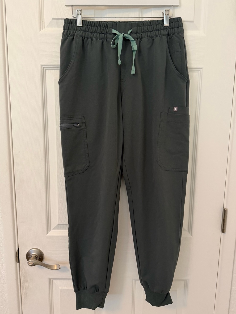 FIGS Uman Joggers, size M, Moss